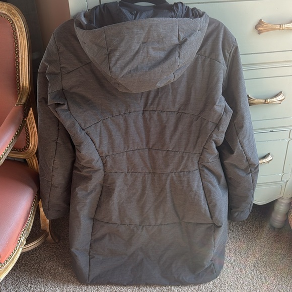 EUC Women’s Arcteryx mid-length - Picture 4 of 7